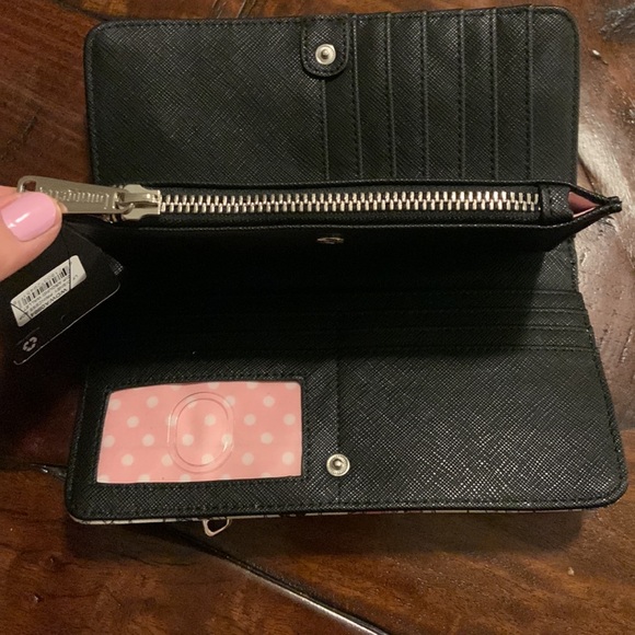 New Disney Loungefly Wallet Princesses 👸🧚🏻‍♀️👑💞 - Picture 5 of 7